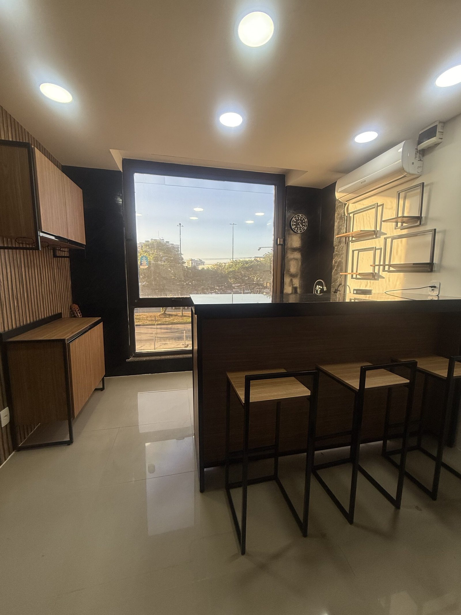 Um atendimento receptivo com café e um bom bate-papo.